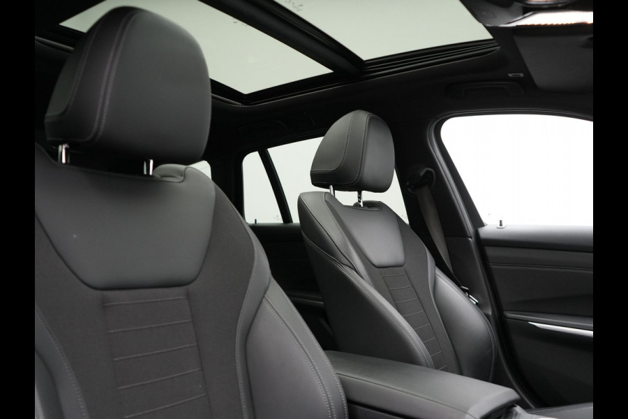 BMW 3 Serie Touring 330e xDrive Sportline Plug In Hybrid 293pk Dealer O.H. PHEV | Panodak | Head Up | Adaptive Cruise | Laser LED | Harman & Kardon | Lederen Sportstoelen Memory & Verwarmd | Sfeerverlichting | Virtual | Navigatie |