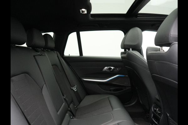 BMW 3 Serie Touring 330e xDrive Sportline Plug In Hybrid 293pk Dealer O.H. PHEV | Panodak | Head Up | Adaptive Cruise | Laser LED | Harman & Kardon | Lederen Sportstoelen Memory & Verwarmd | Sfeerverlichting | Virtual | Navigatie |