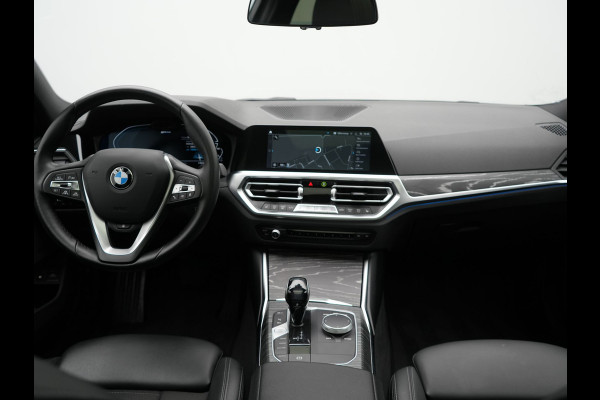BMW 3 Serie Touring 330e xDrive Sportline Plug In Hybrid 293pk Dealer O.H. PHEV | Panodak | Head Up | Adaptive Cruise | Laser LED | Harman & Kardon | Lederen Sportstoelen Memory & Verwarmd | Sfeerverlichting | Virtual | Navigatie |