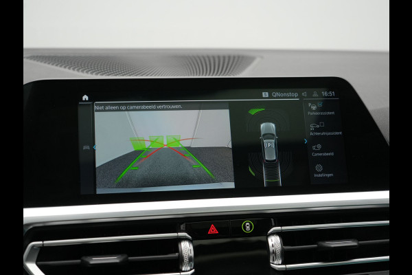 BMW 3 Serie Touring 330e xDrive Sportline Plug In Hybrid 293pk Dealer O.H. PHEV | Panodak | Head Up | Adaptive Cruise | Laser LED | Harman & Kardon | Lederen Sportstoelen Memory & Verwarmd | Sfeerverlichting | Virtual | Navigatie |
