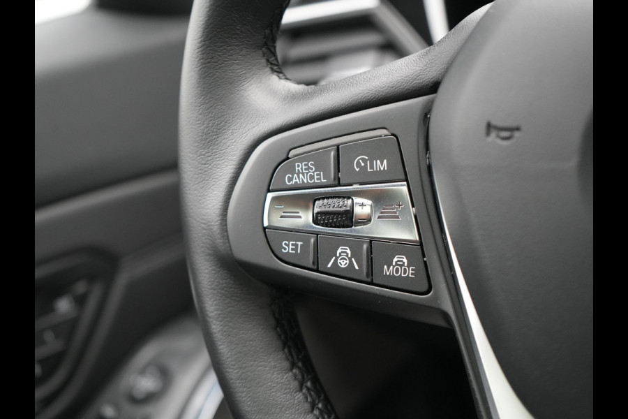 BMW 3 Serie Touring 330e xDrive Sportline Plug In Hybrid 293pk Dealer O.H. PHEV | Panodak | Head Up | Adaptive Cruise | Laser LED | Harman & Kardon | Lederen Sportstoelen Memory & Verwarmd | Sfeerverlichting | Virtual | Navigatie |