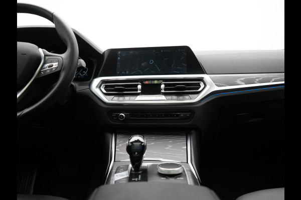 BMW 3 Serie Touring 330e xDrive Sportline Plug In Hybrid 293pk Dealer O.H. PHEV | Panodak | Head Up | Adaptive Cruise | Laser LED | Harman & Kardon | Lederen Sportstoelen Memory & Verwarmd | Sfeerverlichting | Virtual | Navigatie |