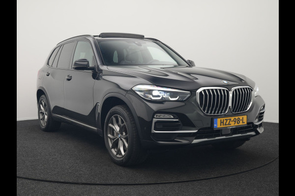 BMW X5 xDrive45e High Executive Plug In Hybrid 395pk Dealer O.H PHEV | Trekhaak Af Fabriek | Luchtvering | Panodak | Head Up | Adaptive Cruise | 360 Camera | Adaptief Onderstel | Lederen Sportstoelen Memory & Verwarmd | Apple Carplay | Sfee