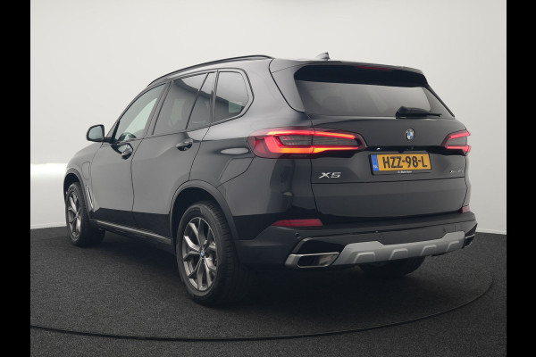 BMW X5 xDrive45e High Executive Plug In Hybrid 395pk Dealer O.H PHEV | Trekhaak Af Fabriek | Luchtvering | Panodak | Head Up | Adaptive Cruise | 360 Camera | Adaptief Onderstel | Lederen Sportstoelen Memory & Verwarmd | Apple Carplay | Sfee