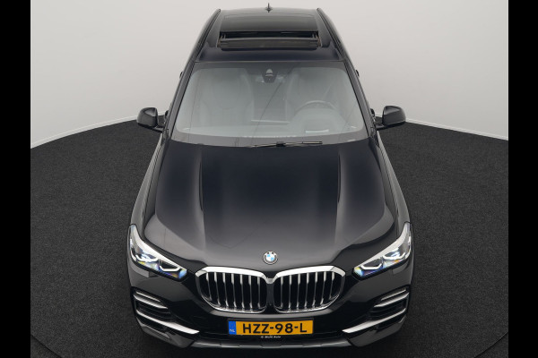 BMW X5 xDrive45e High Executive Plug In Hybrid 395pk Dealer O.H PHEV | Trekhaak Af Fabriek | Luchtvering | Panodak | Head Up | Adaptive Cruise | 360 Camera | Adaptief Onderstel | Lederen Sportstoelen Memory & Verwarmd | Apple Carplay | Sfee