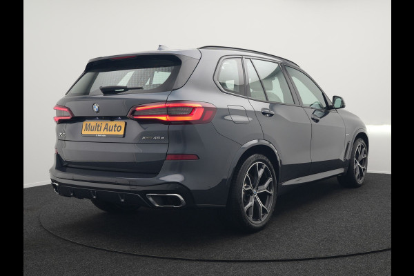 BMW X5 xDrive45e M Sport Plug In Hybrid 395pk Dealer O.H. PHEV | Trekhaak Af Fabriek | Panodak | Soft Close | Luchtvering | 360 Camera | Adaptive Cruise | Harman & Kardon | Lederen Comfortstoelen Memory & Verwarmd | Blis | M Sportstuur Verwarmd |
