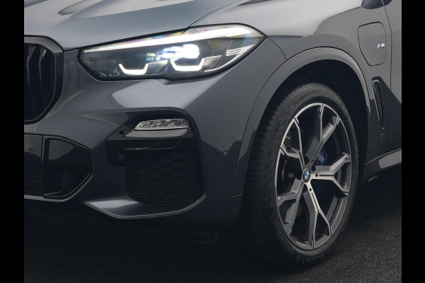 BMW X5 xDrive45e M Sport Plug In Hybrid 395pk Dealer O.H. PHEV | Trekhaak Af Fabriek | Panodak | Soft Close | Luchtvering | 360 Camera | Adaptive Cruise | Harman & Kardon | Lederen Comfortstoelen Memory & Verwarmd | Blis | M Sportstuur Verwarmd |