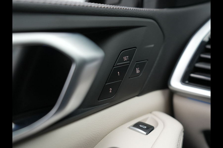 BMW X5 xDrive45e M Sport Plug In Hybrid 395pk Dealer O.H. PHEV | Trekhaak Af Fabriek | Panodak | Soft Close | Luchtvering | 360 Camera | Adaptive Cruise | Harman & Kardon | Lederen Comfortstoelen Memory & Verwarmd | Blis | M Sportstuur Verwarmd |