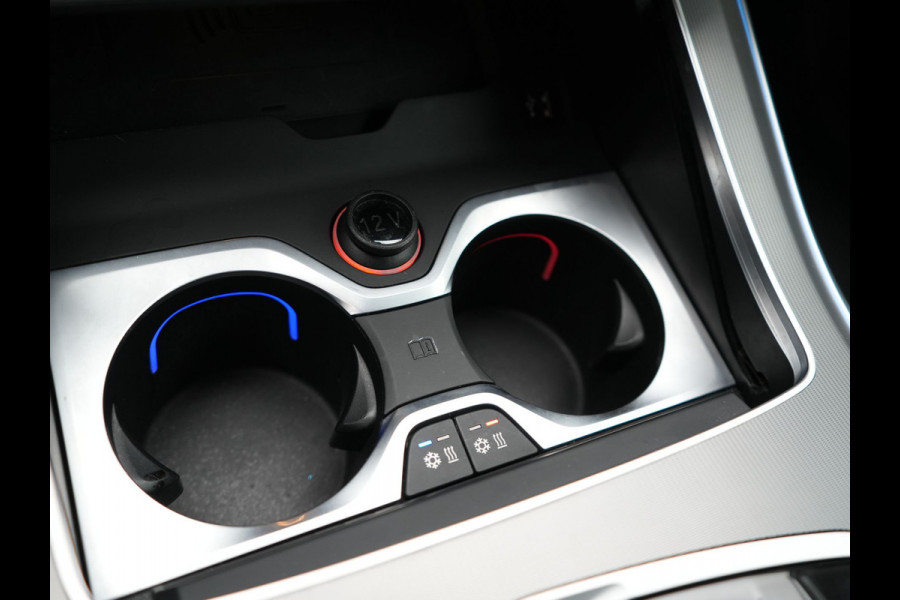 BMW X5 xDrive45e M Sport Plug In Hybrid 395pk Dealer O.H. PHEV | Trekhaak Af Fabriek | Panodak | Soft Close | Luchtvering | 360 Camera | Adaptive Cruise | Harman & Kardon | Lederen Comfortstoelen Memory & Verwarmd | Blis | M Sportstuur Verwarmd |