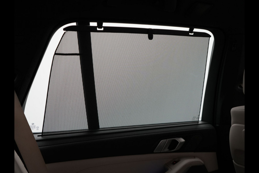 BMW X5 xDrive45e M Sport Plug In Hybrid 395pk Dealer O.H. PHEV | Trekhaak Af Fabriek | Panodak | Soft Close | Luchtvering | 360 Camera | Adaptive Cruise | Harman & Kardon | Lederen Comfortstoelen Memory & Verwarmd | Blis | M Sportstuur Verwarmd |