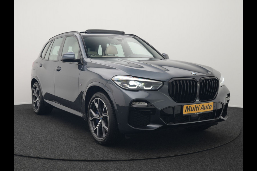 BMW X5 xDrive45e M Sport Plug In Hybrid 395pk Dealer O.H. PHEV | Trekhaak Af Fabriek | Panodak | Soft Close | Luchtvering | 360 Camera | Adaptive Cruise | Harman & Kardon | Lederen Comfortstoelen Memory & Verwarmd | Blis | M Sportstuur Verwarmd |