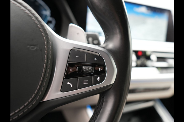 BMW X5 xDrive45e M Sport Plug In Hybrid 395pk Dealer O.H. PHEV | Trekhaak Af Fabriek | Panodak | Soft Close | Luchtvering | 360 Camera | Adaptive Cruise | Harman & Kardon | Lederen Comfortstoelen Memory & Verwarmd | Blis | M Sportstuur Verwarmd |