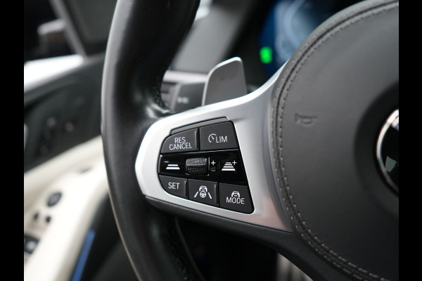 BMW X5 xDrive45e M Sport Plug In Hybrid 395pk Dealer O.H. PHEV | Trekhaak Af Fabriek | Panodak | Soft Close | Luchtvering | 360 Camera | Adaptive Cruise | Harman & Kardon | Lederen Comfortstoelen Memory & Verwarmd | Blis | M Sportstuur Verwarmd |