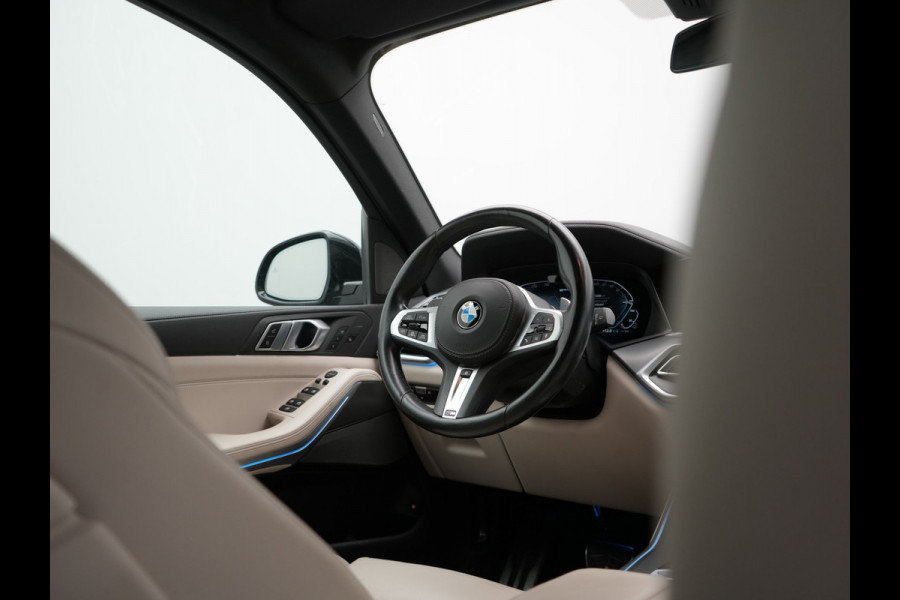 BMW X5 xDrive45e M Sport Plug In Hybrid 395pk Dealer O.H. PHEV | Trekhaak Af Fabriek | Panodak | Soft Close | Luchtvering | 360 Camera | Adaptive Cruise | Harman & Kardon | Lederen Comfortstoelen Memory & Verwarmd | Blis | M Sportstuur Verwarmd |