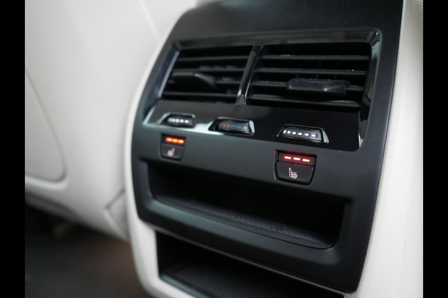 BMW X5 xDrive45e M Sport Plug In Hybrid 395pk Dealer O.H. PHEV | Trekhaak Af Fabriek | Panodak | Soft Close | Luchtvering | 360 Camera | Adaptive Cruise | Harman & Kardon | Lederen Comfortstoelen Memory & Verwarmd | Blis | M Sportstuur Verwarmd |