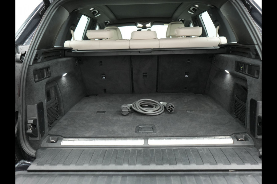 BMW X5 xDrive45e M Sport Plug In Hybrid 395pk Dealer O.H. PHEV | Trekhaak Af Fabriek | Panodak | Soft Close | Luchtvering | 360 Camera | Adaptive Cruise | Harman & Kardon | Lederen Comfortstoelen Memory & Verwarmd | Blis | M Sportstuur Verwarmd |
