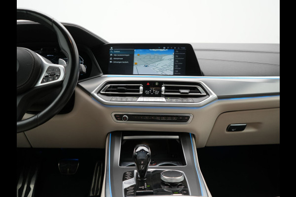 BMW X5 xDrive45e M Sport Plug In Hybrid 395pk Dealer O.H. PHEV | Trekhaak Af Fabriek | Panodak | Soft Close | Luchtvering | 360 Camera | Adaptive Cruise | Harman & Kardon | Lederen Comfortstoelen Memory & Verwarmd | Blis | M Sportstuur Verwarmd |