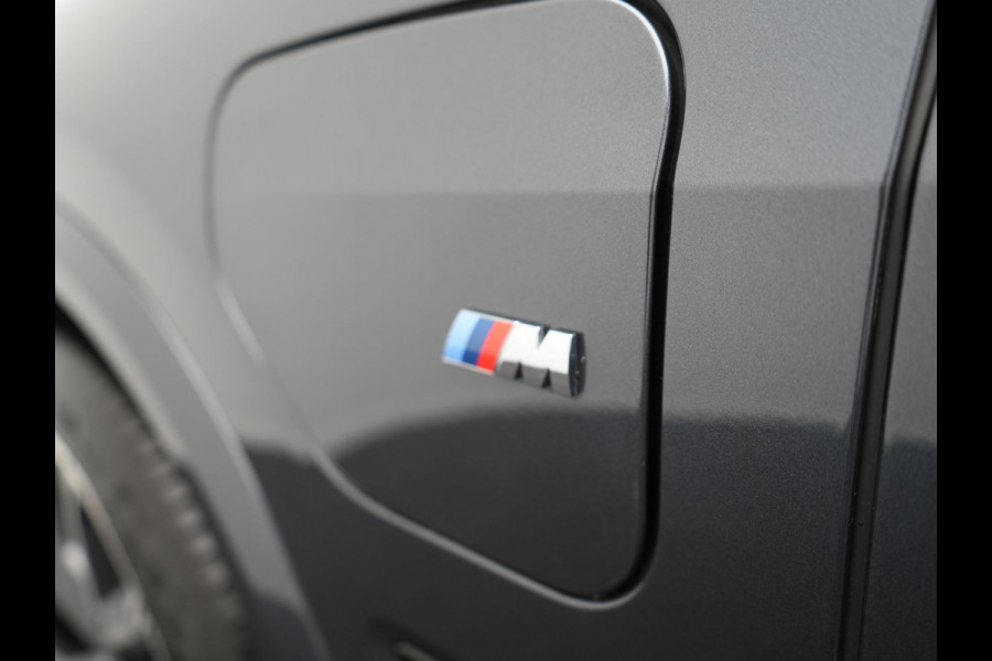 BMW X5 xDrive45e M Sport Plug In Hybrid 395pk Dealer O.H. PHEV | Trekhaak Af Fabriek | Panodak | Soft Close | Luchtvering | 360 Camera | Adaptive Cruise | Harman & Kardon | Lederen Comfortstoelen Memory & Verwarmd | Blis | M Sportstuur Verwarmd |