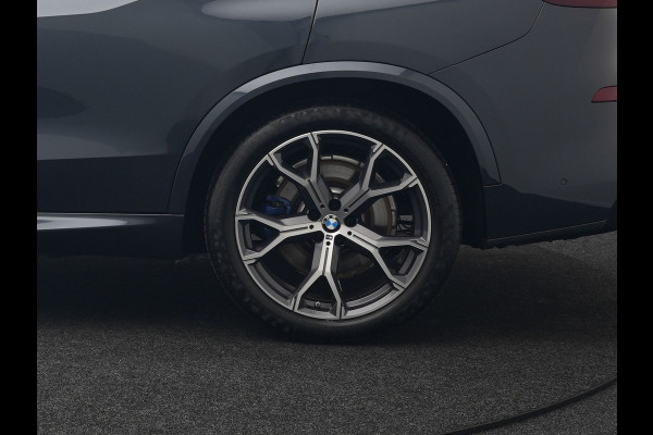 BMW X5 xDrive45e M Sport Plug In Hybrid 395pk Dealer O.H. PHEV | Trekhaak Af Fabriek | Panodak | Soft Close | Luchtvering | 360 Camera | Adaptive Cruise | Harman & Kardon | Lederen Comfortstoelen Memory & Verwarmd | Blis | M Sportstuur Verwarmd |