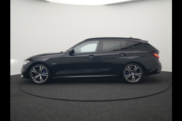 BMW 3 Serie Touring 330e M Sport Plug In Hybrid 292pk Dealer O.H PHEV | Trekhaak Af Fabriek | Adaptive Onderstel | Adaptive Cruise | Laser LED | Sportstoelen Verwarmd | Sfeerverlichting | Apple Carplay | Camera | Virtual | Navigatie | DAB |