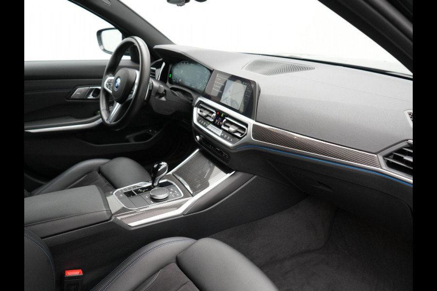 BMW 3 Serie Touring 330e M Sport Plug In Hybrid 292pk Dealer O.H PHEV | Trekhaak Af Fabriek | Adaptive Onderstel | Adaptive Cruise | Laser LED | Sportstoelen Verwarmd | Sfeerverlichting | Apple Carplay | Camera | Virtual | Navigatie | DAB |