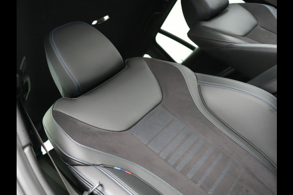 BMW 3 Serie Touring 330e M Sport Plug In Hybrid 292pk Dealer O.H PHEV | Trekhaak Af Fabriek | Adaptive Onderstel | Adaptive Cruise | Laser LED | Sportstoelen Verwarmd | Sfeerverlichting | Apple Carplay | Camera | Virtual | Navigatie | DAB |