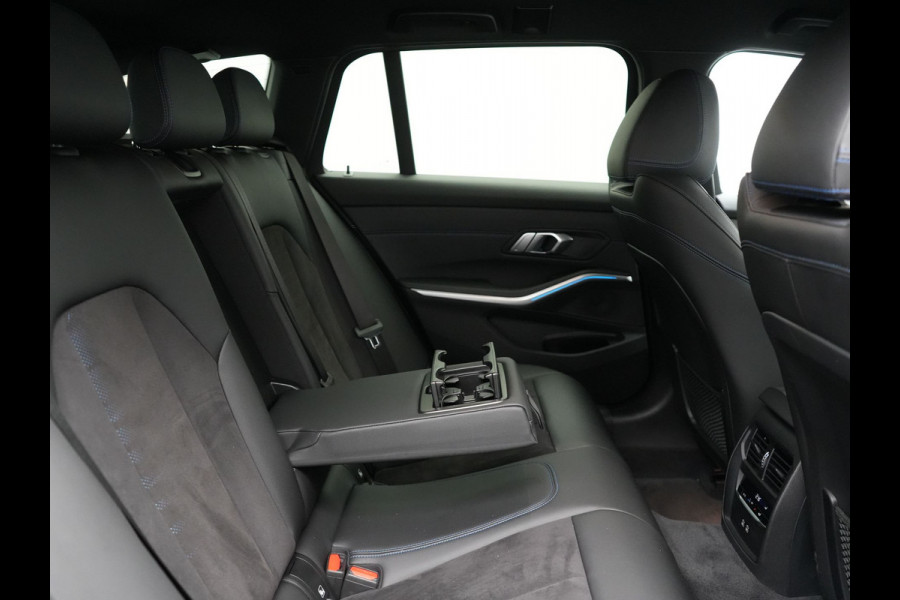 BMW 3 Serie Touring 330e M Sport Plug In Hybrid 292pk Dealer O.H PHEV | Trekhaak Af Fabriek | Adaptive Onderstel | Adaptive Cruise | Laser LED | Sportstoelen Verwarmd | Sfeerverlichting | Apple Carplay | Camera | Virtual | Navigatie | DAB |
