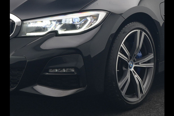 BMW 3 Serie Touring 330e M Sport Plug In Hybrid 292pk Dealer O.H PHEV | Trekhaak Af Fabriek | Adaptive Onderstel | Adaptive Cruise | Laser LED | Sportstoelen Verwarmd | Sfeerverlichting | Apple Carplay | Camera | Virtual | Navigatie | DAB |