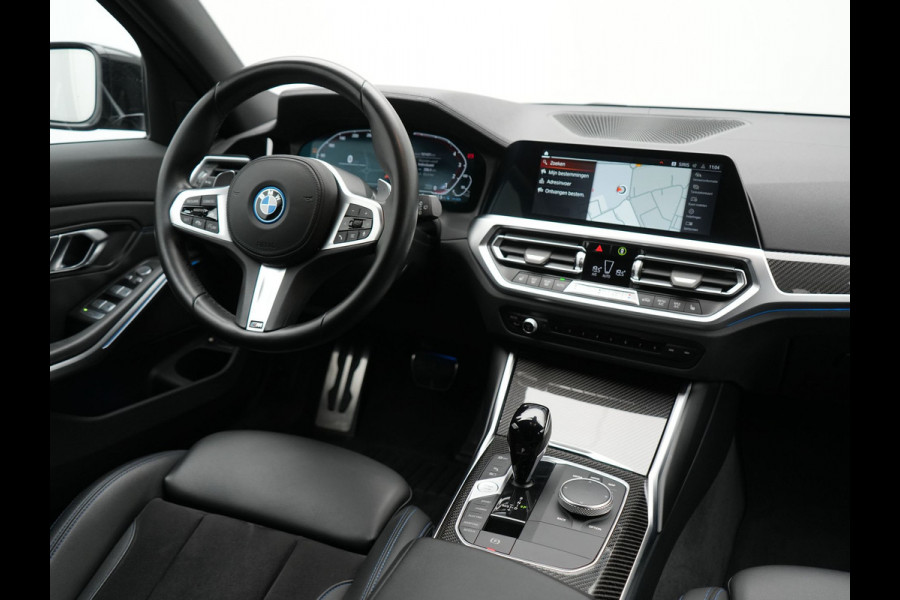 BMW 3 Serie Touring 330e M Sport Plug In Hybrid 292pk Dealer O.H PHEV | Trekhaak Af Fabriek | Adaptive Onderstel | Adaptive Cruise | Laser LED | Sportstoelen Verwarmd | Sfeerverlichting | Apple Carplay | Camera | Virtual | Navigatie | DAB |