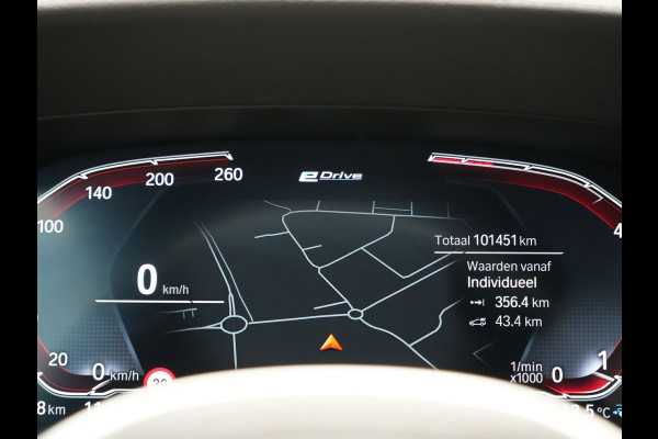 BMW 3 Serie Touring 330e M Sport Plug In Hybrid 292pk Dealer O.H PHEV | Trekhaak Af Fabriek | Adaptive Onderstel | Adaptive Cruise | Laser LED | Sportstoelen Verwarmd | Sfeerverlichting | Apple Carplay | Camera | Virtual | Navigatie | DAB |