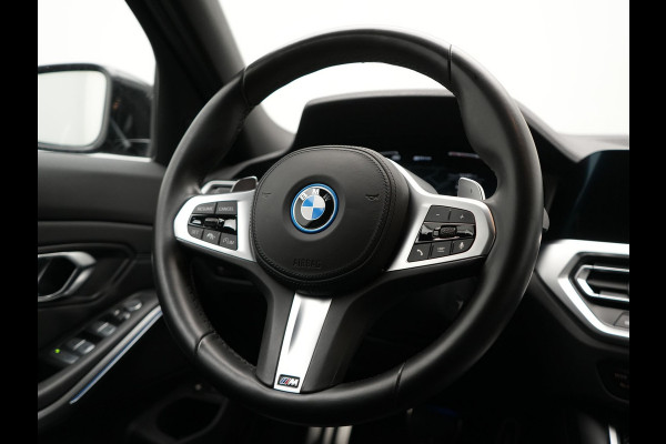 BMW 3 Serie Touring 330e M Sport Plug In Hybrid 292pk Dealer O.H PHEV | Trekhaak Af Fabriek | Adaptive Onderstel | Adaptive Cruise | Laser LED | Sportstoelen Verwarmd | Sfeerverlichting | Apple Carplay | Camera | Virtual | Navigatie | DAB |