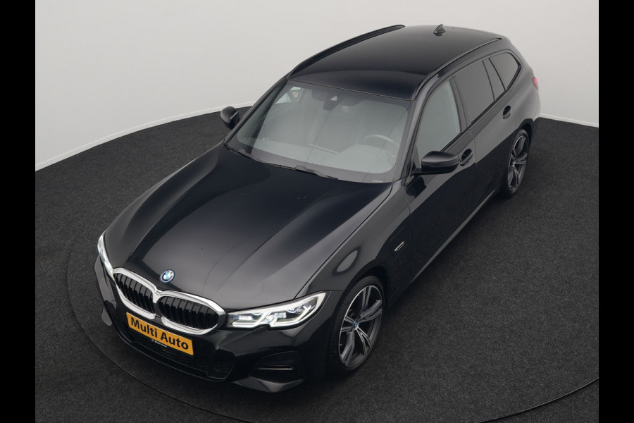 BMW 3 Serie Touring 330e M Sport Plug In Hybrid 292pk Dealer O.H PHEV | Trekhaak Af Fabriek | Adaptive Onderstel | Adaptive Cruise | Laser LED | Sportstoelen Verwarmd | Sfeerverlichting | Apple Carplay | Camera | Virtual | Navigatie | DAB |