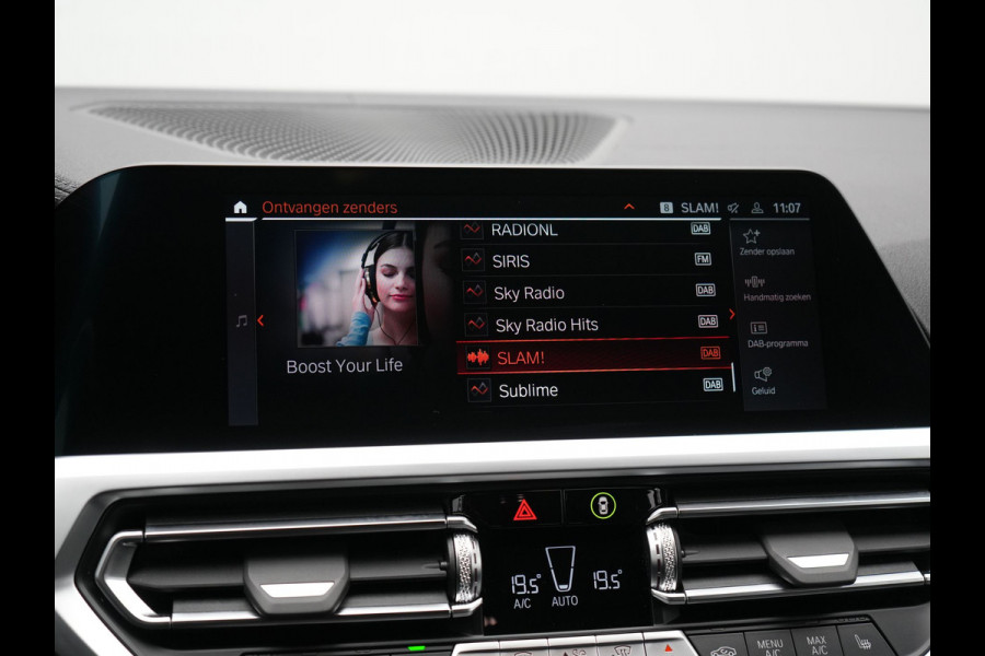 BMW 3 Serie Touring 330e M Sport Plug In Hybrid 292pk Dealer O.H PHEV | Trekhaak Af Fabriek | Adaptive Onderstel | Adaptive Cruise | Laser LED | Sportstoelen Verwarmd | Sfeerverlichting | Apple Carplay | Camera | Virtual | Navigatie | DAB |