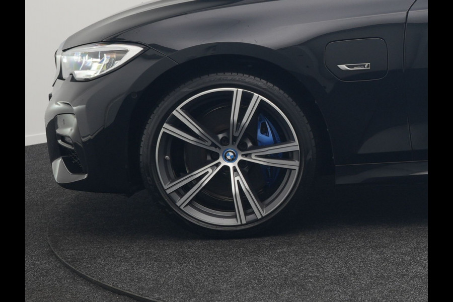 BMW 3 Serie Touring 330e M Sport Plug In Hybrid 292pk Dealer O.H PHEV | Trekhaak Af Fabriek | Adaptive Onderstel | Adaptive Cruise | Laser LED | Sportstoelen Verwarmd | Sfeerverlichting | Apple Carplay | Camera | Virtual | Navigatie | DAB |