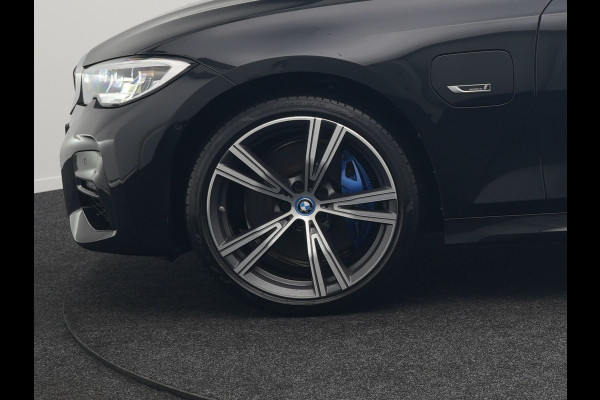BMW 3 Serie Touring 330e M Sport Plug In Hybrid 292pk Dealer O.H PHEV | Trekhaak Af Fabriek | Adaptive Onderstel | Adaptive Cruise | Laser LED | Sportstoelen Verwarmd | Sfeerverlichting | Apple Carplay | Camera | Virtual | Navigatie | DAB |