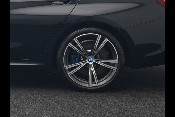 BMW 3 Serie Touring 330e M Sport Plug In Hybrid 292pk Dealer O.H PHEV | Trekhaak Af Fabriek | Adaptive Onderstel | Adaptive Cruise | Laser LED | Sportstoelen Verwarmd | Sfeerverlichting | Apple Carplay | Camera | Virtual | Navigatie | DAB |