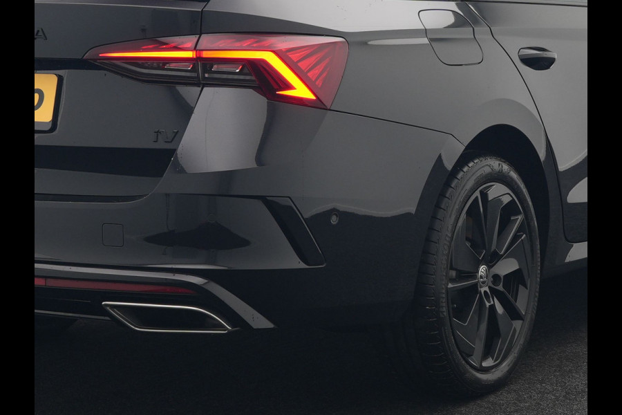Škoda Octavia Combi 1.4 TSI RS iV Plug In Hybrid 245pk Dealer O.H. PHEV | Panodak | Head Up | Adaptive Cruise | Apple Carplay | Canton Audio | Crystal LED | RS Sportstoelen Verwarmd | Keyless | Front & Lane Assist | Sportstuur Verwarmd | Navigatie | DAB |