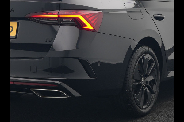 Škoda Octavia Combi 1.4 TSI RS iV Plug In Hybrid 245pk Dealer O.H. PHEV | Panodak | Head Up | Adaptive Cruise | Apple Carplay | Canton Audio | Crystal LED | RS Sportstoelen Verwarmd | Keyless | Front & Lane Assist | Sportstuur Verwarmd | Navigatie | DAB |