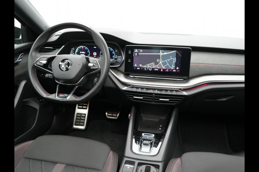 Škoda Octavia Combi 1.4 TSI RS iV Plug In Hybrid 245pk Dealer O.H. PHEV | Panodak | Head Up | Adaptive Cruise | Apple Carplay | Canton Audio | Crystal LED | RS Sportstoelen Verwarmd | Keyless | Front & Lane Assist | Sportstuur Verwarmd | Navigatie | DAB |