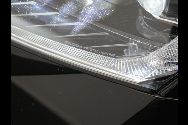 Škoda Octavia Combi 1.4 TSI RS iV Plug In Hybrid 245pk Dealer O.H. PHEV | Panodak | Head Up | Adaptive Cruise | Apple Carplay | Canton Audio | Crystal LED | RS Sportstoelen Verwarmd | Keyless | Front & Lane Assist | Sportstuur Verwarmd | Navigatie | DAB |