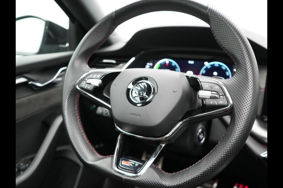 Škoda Octavia Combi 1.4 TSI RS iV Plug In Hybrid 245pk Dealer O.H. PHEV | Panodak | Head Up | Adaptive Cruise | Apple Carplay | Canton Audio | Crystal LED | RS Sportstoelen Verwarmd | Keyless | Front & Lane Assist | Sportstuur Verwarmd | Navigatie | DAB |
