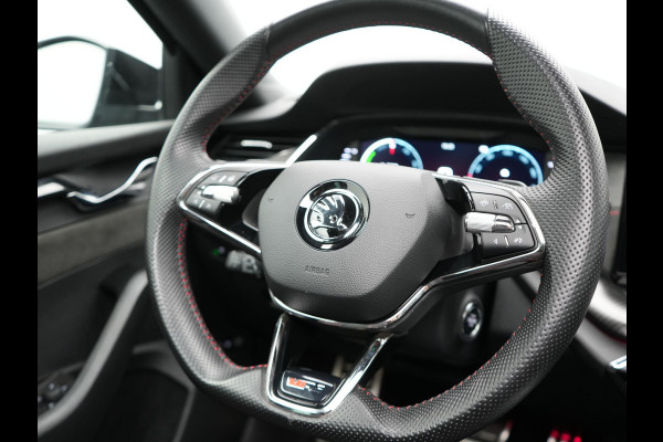 Škoda Octavia Combi 1.4 TSI RS iV Plug In Hybrid 245pk Dealer O.H. PHEV | Panodak | Head Up | Adaptive Cruise | Apple Carplay | Canton Audio | Crystal LED | RS Sportstoelen Verwarmd | Keyless | Front & Lane Assist | Sportstuur Verwarmd | Navigatie | DAB |