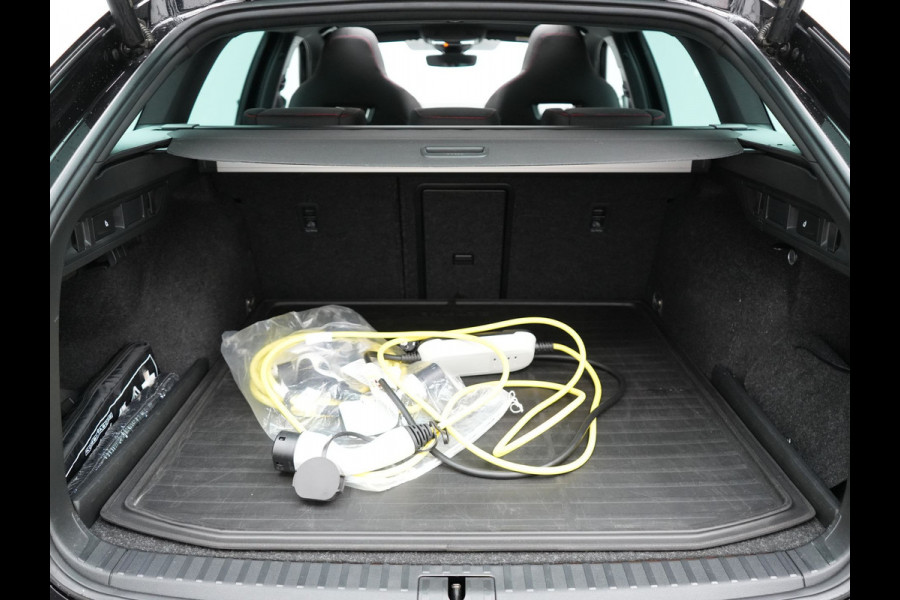 Škoda Octavia Combi 1.4 TSI RS iV Plug In Hybrid 245pk Dealer O.H. PHEV | Panodak | Head Up | Adaptive Cruise | Apple Carplay | Canton Audio | Crystal LED | RS Sportstoelen Verwarmd | Keyless | Front & Lane Assist | Sportstuur Verwarmd | Navigatie | DAB |