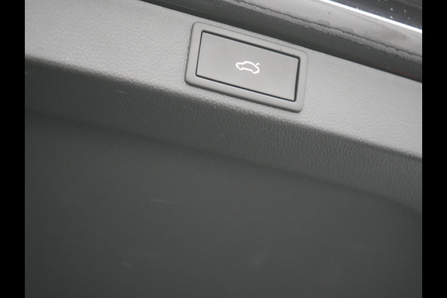 Škoda Octavia Combi 1.4 TSI RS iV Plug In Hybrid 245pk Dealer O.H. PHEV | Panodak | Head Up | Adaptive Cruise | Apple Carplay | Canton Audio | Crystal LED | RS Sportstoelen Verwarmd | Keyless | Front & Lane Assist | Sportstuur Verwarmd | Navigatie | DAB |
