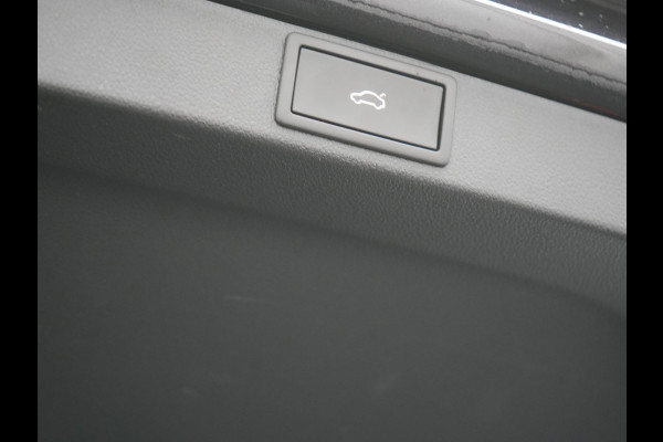 Škoda Octavia Combi 1.4 TSI RS iV Plug In Hybrid 245pk Dealer O.H. PHEV | Panodak | Head Up | Adaptive Cruise | Apple Carplay | Canton Audio | Crystal LED | RS Sportstoelen Verwarmd | Keyless | Front & Lane Assist | Sportstuur Verwarmd | Navigatie | DAB |