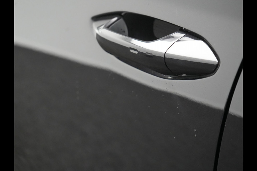 Škoda Octavia Combi 1.4 TSI RS iV Plug In Hybrid 245pk Dealer O.H. PHEV | Panodak | Head Up | Adaptive Cruise | Apple Carplay | Canton Audio | Crystal LED | RS Sportstoelen Verwarmd | Keyless | Front & Lane Assist | Sportstuur Verwarmd | Navigatie | DAB |