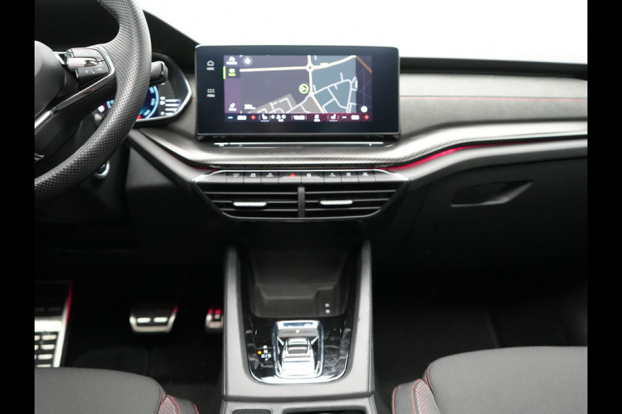 Škoda Octavia Combi 1.4 TSI RS iV Plug In Hybrid 245pk Dealer O.H. PHEV | Panodak | Head Up | Adaptive Cruise | Apple Carplay | Canton Audio | Crystal LED | RS Sportstoelen Verwarmd | Keyless | Front & Lane Assist | Sportstuur Verwarmd | Navigatie | DAB |