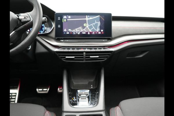 Škoda Octavia Combi 1.4 TSI RS iV Plug In Hybrid 245pk Dealer O.H. PHEV | Panodak | Head Up | Adaptive Cruise | Apple Carplay | Canton Audio | Crystal LED | RS Sportstoelen Verwarmd | Keyless | Front & Lane Assist | Sportstuur Verwarmd | Navigatie | DAB |