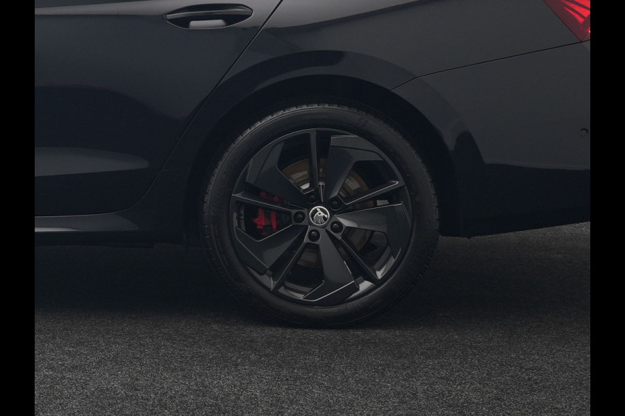 Škoda Octavia Combi 1.4 TSI RS iV Plug In Hybrid 245pk Dealer O.H. PHEV | Panodak | Head Up | Adaptive Cruise | Apple Carplay | Canton Audio | Crystal LED | RS Sportstoelen Verwarmd | Keyless | Front & Lane Assist | Sportstuur Verwarmd | Navigatie | DAB |