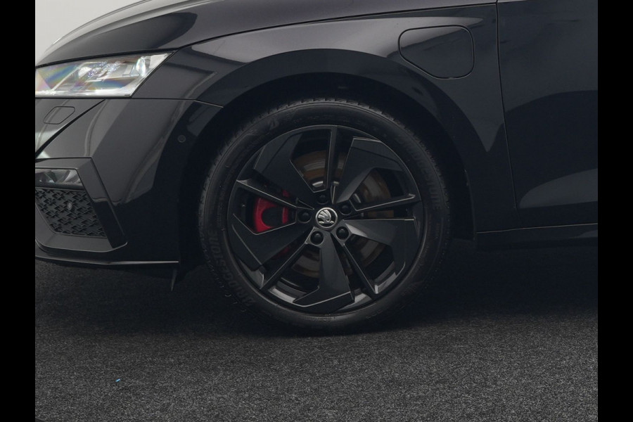 Škoda Octavia Combi 1.4 TSI RS iV Plug In Hybrid 245pk Dealer O.H. PHEV | Panodak | Head Up | Adaptive Cruise | Apple Carplay | Canton Audio | Crystal LED | RS Sportstoelen Verwarmd | Keyless | Front & Lane Assist | Sportstuur Verwarmd | Navigatie | DAB |